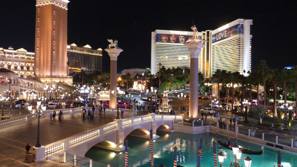 las-vegas-strip-at-night-SBI-350009657